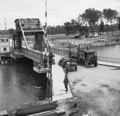 Pegasus Bridge June 1944 (Photo source Wikipedia) Pegasus Bridge June 1944 (Photo source Wikipedia)